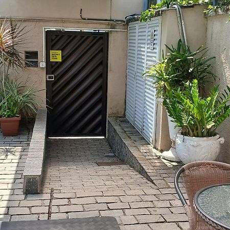 Pousada Parque Suites Estacionamento E Piscina กัวรูจา ภายนอก รูปภาพ