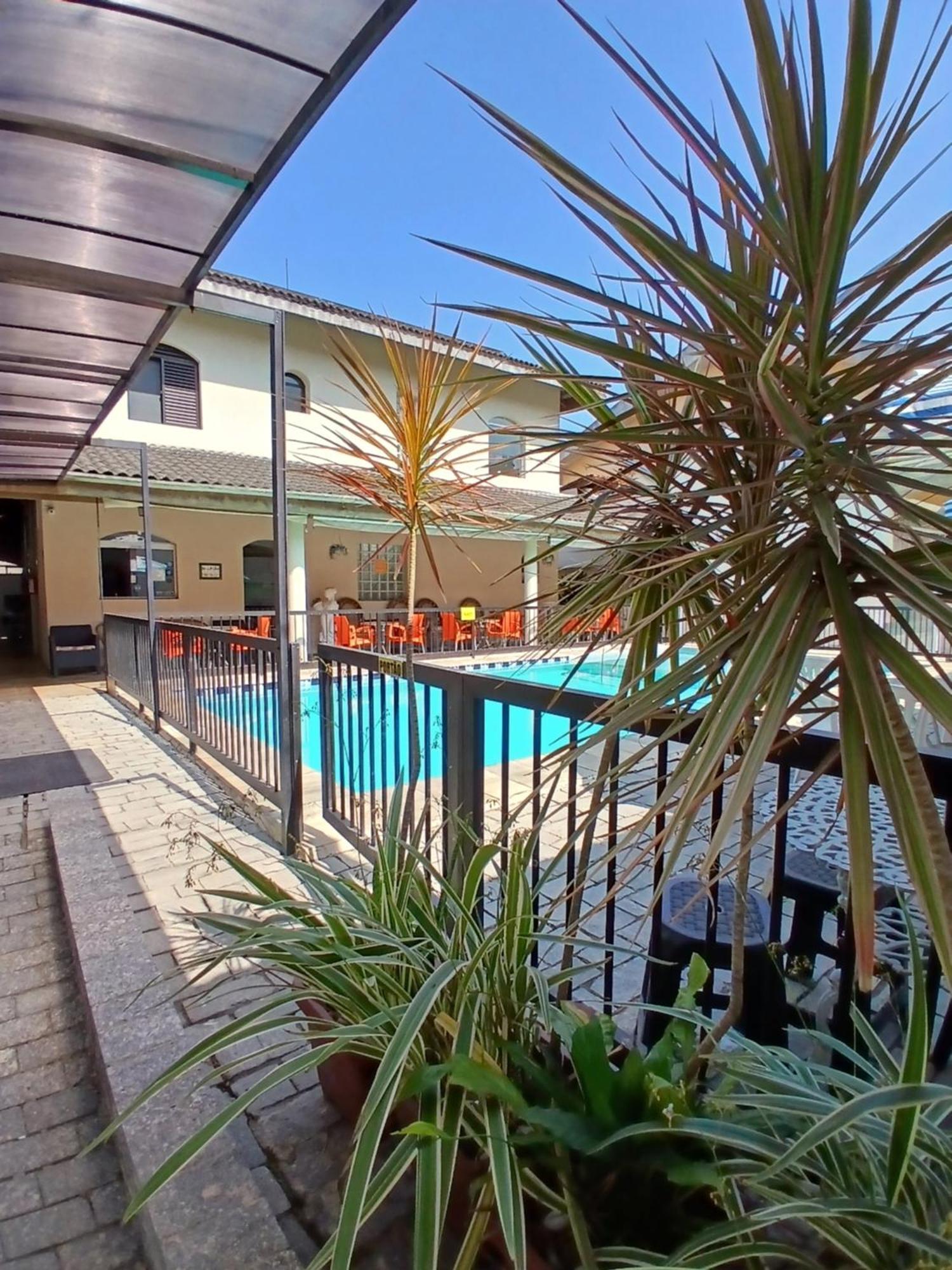 Pousada Parque Suites Estacionamento E Piscina กัวรูจา ภายนอก รูปภาพ